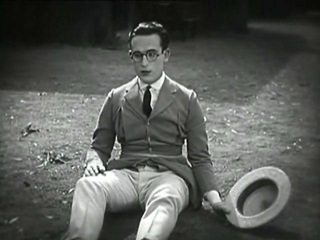 Harold Lloyd در صحنه فیلم سینمایی Why Worry?