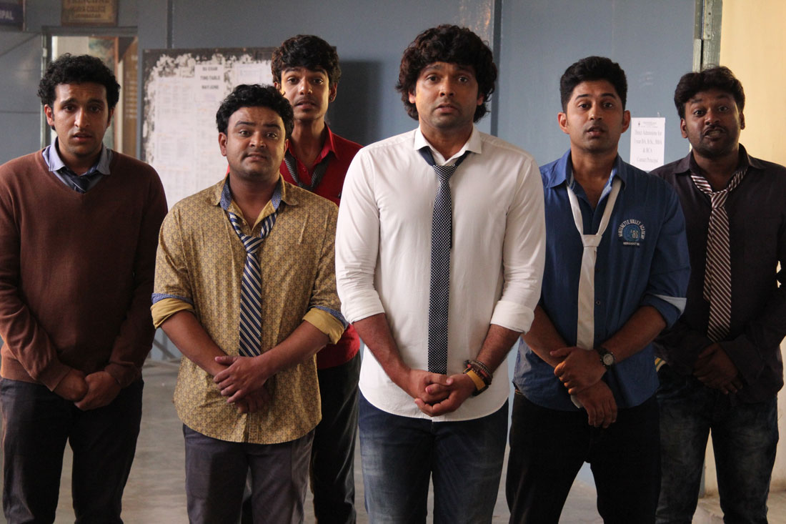 Rakshit Shetty در صحنه فیلم سینمایی Kirik Party به همراه Dhananjay Ranjan