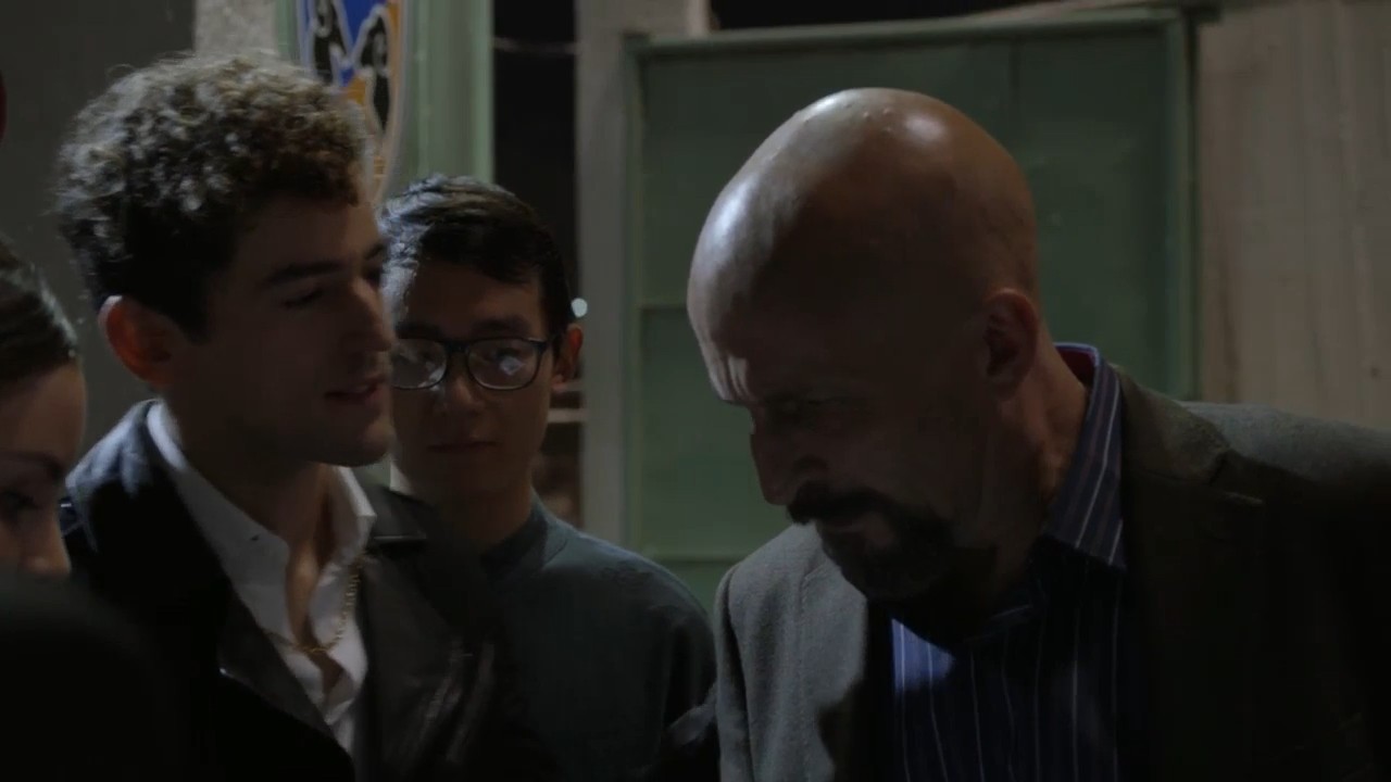 Luis Gerardo Méndez در صحنه سریال تلویزیونی Club of Crows به همراه Daniel Giménez Cacho