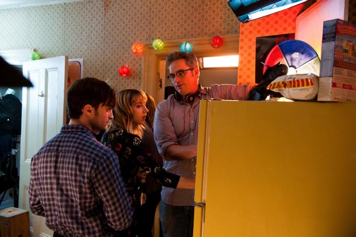 Michael Dowse در صحنه فیلم سینمایی کلمه اف به همراه Zoe Kazan و دنیل ردکلیف