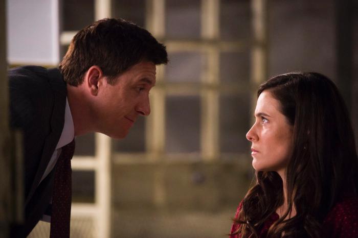 Shawn Doyle در صحنه سریال تلویزیونی هانیبال به همراه Caroline Dhavernas