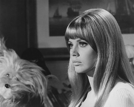 Britt Ekland در صحنه فیلم سینمایی The Bobo