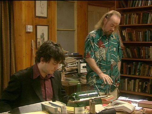 Bill Bailey در صحنه سریال تلویزیونی Black Books به همراه Dylan Moran