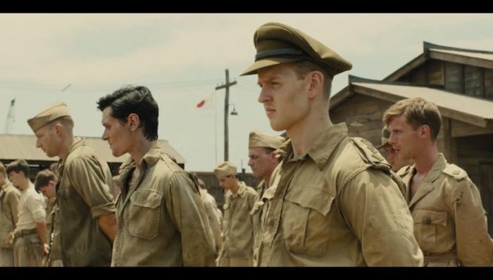Ross Anderson در صحنه فیلم سینمایی شکست ناپذیر به همراه Jack O'Connell