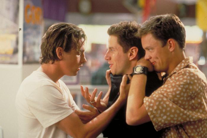 Skeet Ulrich در صحنه فیلم سینمایی جیغ به همراه Matthew Lillard و جیمی کندی