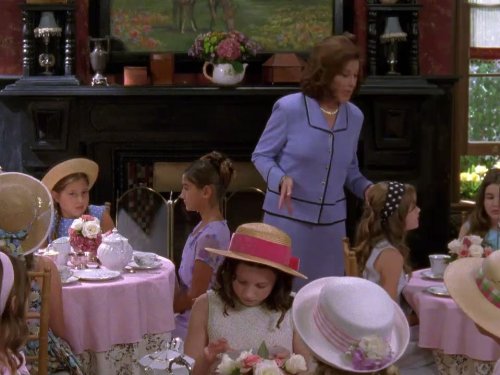 Kelly Bishop در صحنه سریال تلویزیونی Gilmore Girls