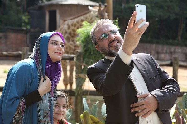 یکتا ناصر در پشت صحنه فیلم سینمایی من سالوادور نیستم به همراه رضا عطاران