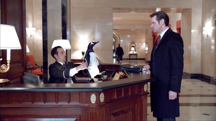 Desmin Borges در صحنه فیلم سینمایی پنگوئن های آقای پوپر به همراه جیم کری