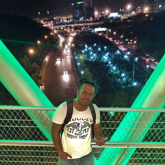 تصویری شخصی از کاوه احمدی، بازیگر سینما و تلویزیون