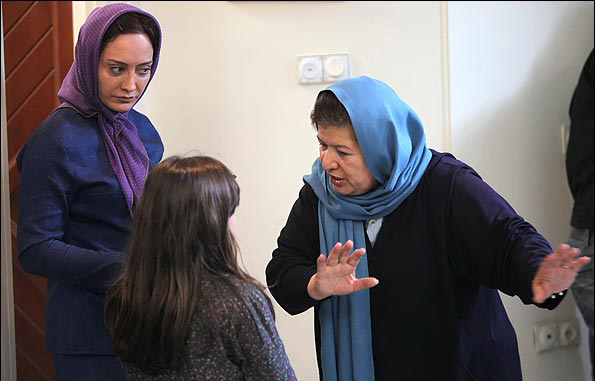  فیلم سینمایی هیس! دخترها فریاد نمی زنند به کارگردانی پوران درخشنده