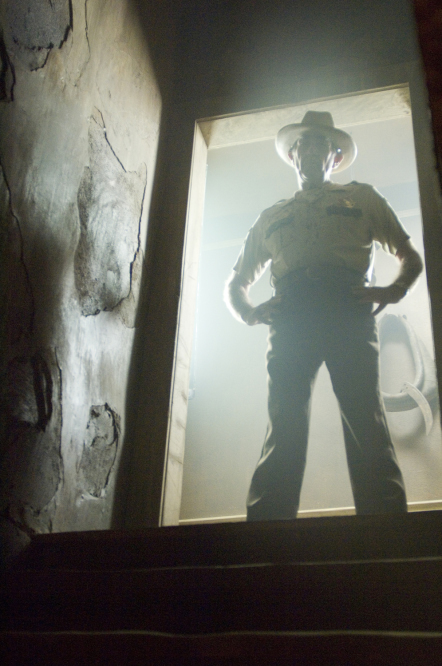 آر لی ارمی در صحنه فیلم سینمایی کشتار با اره برقی در تگزاس