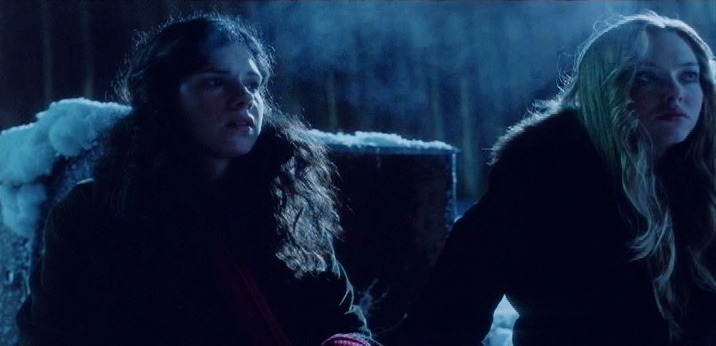 Amanda Seyfried در صحنه فیلم سینمایی Gypsies, Tramps & Thieves به همراه Annie Quinn