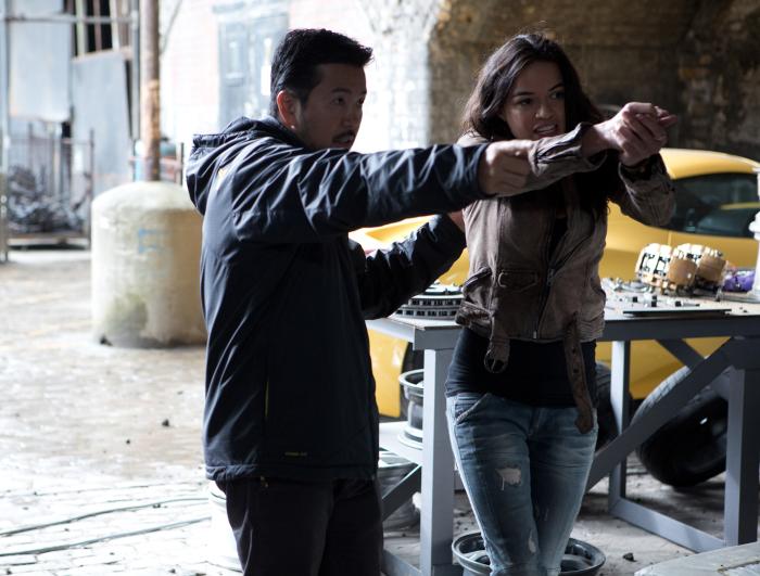 جاستین لین در صحنه فیلم سینمایی سریع و خشمگین ۶ به همراه Michelle Rodriguez