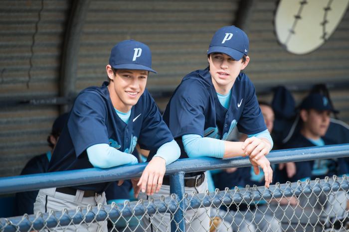 Nash Grier در صحنه فیلم سینمایی The Outfield به همراه Cameron Dallas