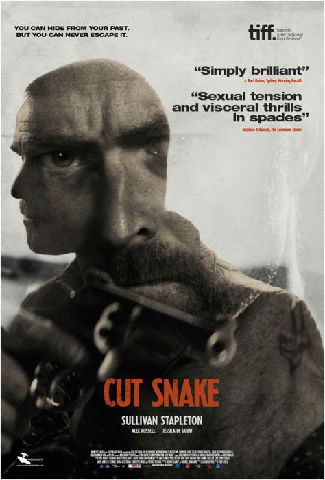 Sullivan Stapleton در صحنه فیلم سینمایی Cut Snake به همراه Alex Russell، Jessica De Gouw و Megan Holloway