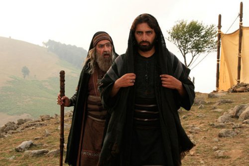 محمود‌ پاک‌نیت در صحنه فیلم سینمایی ملک سلیمان به همراه امین زندگانی