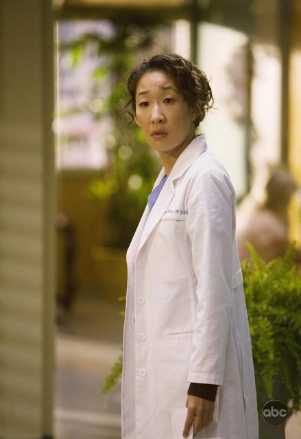 Sandra Oh در صحنه سریال تلویزیونی آناتومی گری