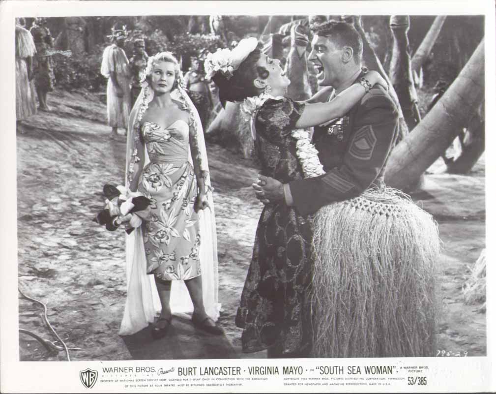Virginia Mayo در صحنه فیلم سینمایی South Sea Woman به همراه Burt Lancaster و Veola Vonn