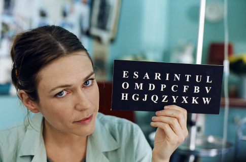 Marie-Josée Croze در صحنه فیلم سینمایی لباس غواصی و پروانه