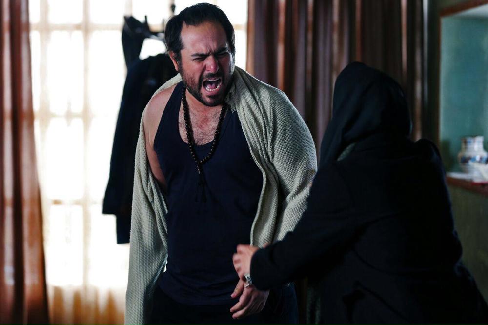 محسن کیایی در صحنه فیلم سینمایی آستیگمات