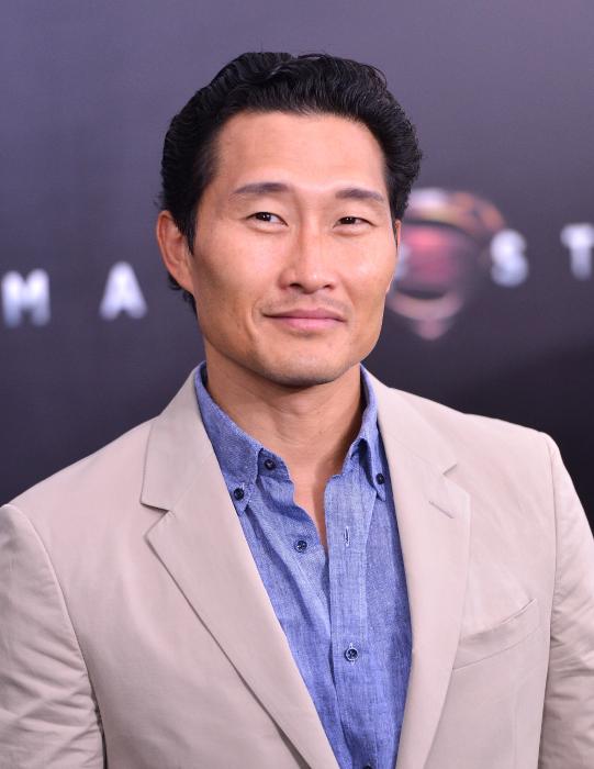 Daniel Dae Kim در صحنه فیلم سینمایی مرد پولادین