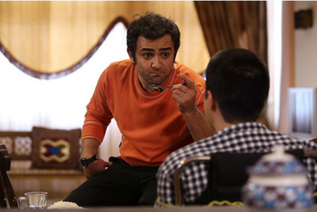 علی عامل‌هاشمی در صحنه سریال تلویزیونی یادداشت‌های یک زن خانه‌دار