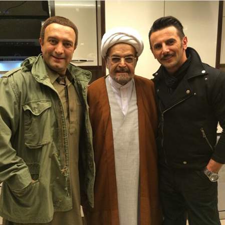 امین حیایی در صحنه فیلم سینمایی سه بیگانه به همراه مجید صالحی و حمید لولایی