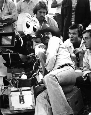 Hal Needham در صحنه فیلم سینمایی Smokey and the Bandit به همراه برت رینولدز