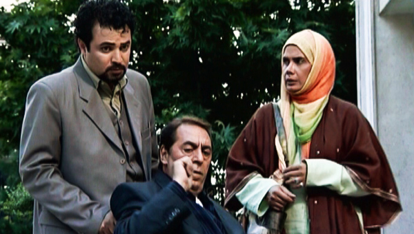هوشنگ توکلی در صحنه سریال تلویزیونی شکرانه به همراه عاطفه رضوی و حسن جوهرچی
