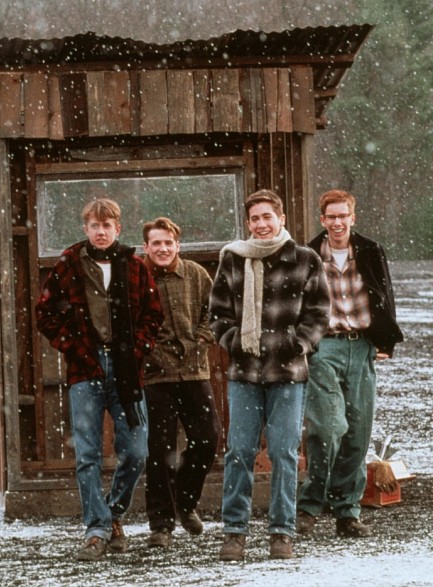 Chris Owen در صحنه فیلم سینمایی آسمان اکتبر به همراه جیک جیلنهال، William Lee Scott و Chad Lindberg