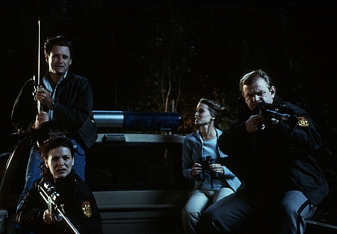 Meredith Salenger در صحنه فیلم سینمایی دریاچه وحشت به همراه Bridget Fonda، بیل پولمن و برندن گلیسون