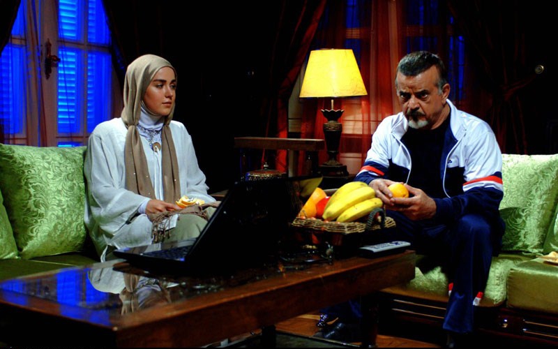 افسانه‌ پاکرو در صحنه سریال تلویزیونی تکیه بر باد به همراه مهدی فخیم‌زاده