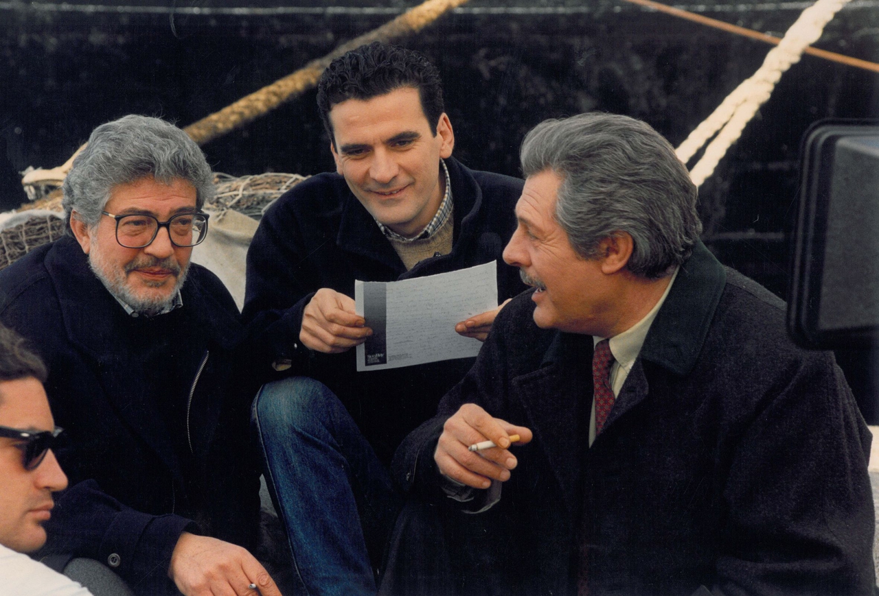 Ettore Scola در صحنه فیلم سینمایی What Time Is It? به همراه Massimo Troisi و Marcello Mastroianni