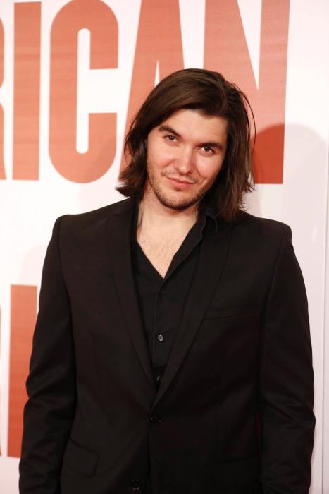 Rett Terrell در صحنه فیلم سینمایی Courage