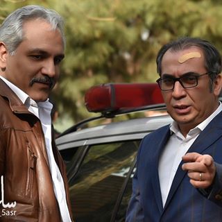 سیامک انصاری در پشت صحنه فیلم سینمایی ساعت 5 عصر به همراه مهران مدیری