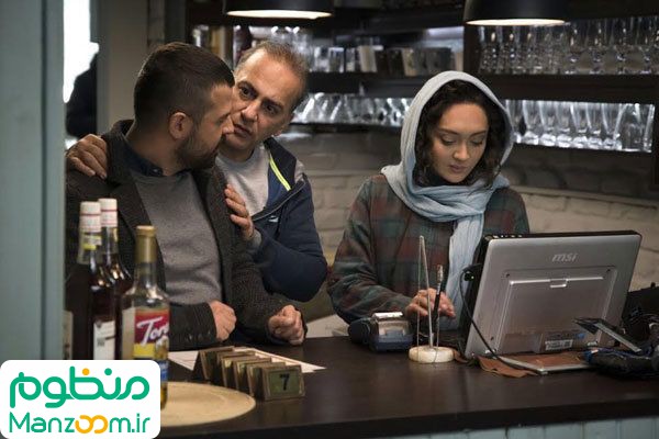 حمیدرضا آذرنگ در صحنه فیلم سینمایی آذر به همراه نیکی کریمی