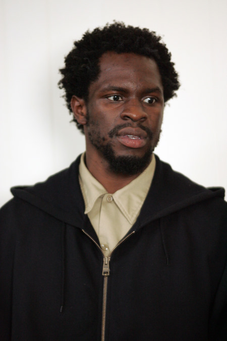 Gbenga Akinnagbe در صحنه سریال تلویزیونی وایر