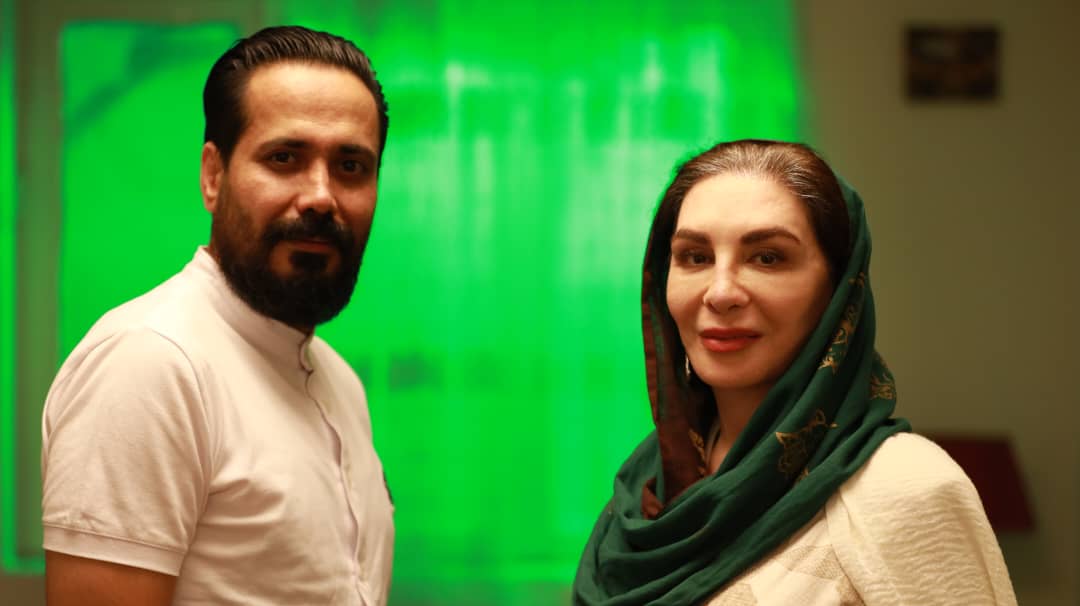 تصویری از امیر صیدآبادی، مجری طرح و مدیر صحنه سینما و تلویزیون در پشت صحنه یکی از آثارش