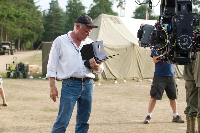 جو جانستون در صحنه فیلم سینمایی کاپیتان آمریکا: نخستین انتقام جو