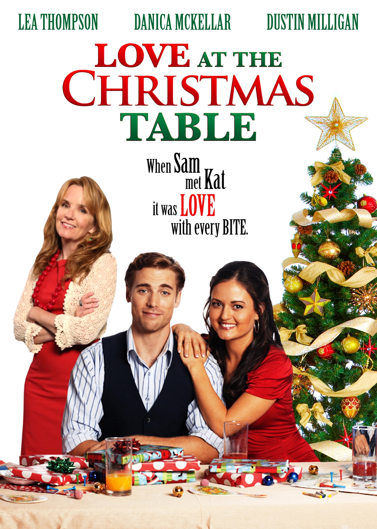 لی تامپسون در صحنه فیلم سینمایی Love at the Christmas Table به همراه Dustin Milligan و Danica McKellar