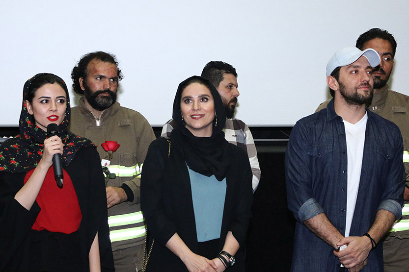 سحر دولتشاهی در اکران افتتاحیه فیلم سینمایی چهارراه استانبول به همراه بهرام رادان و ماهور الوند