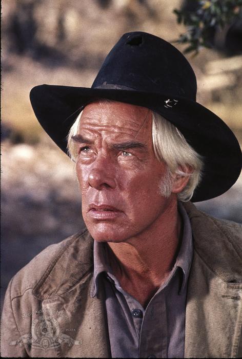 Lee Marvin در صحنه فیلم سینمایی The Great Scout & Cathouse Thursday