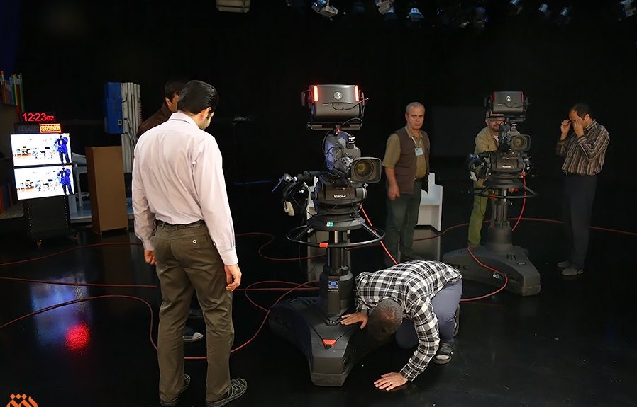  برنامه تلویزیونی عصرانه به کارگردانی ندارد