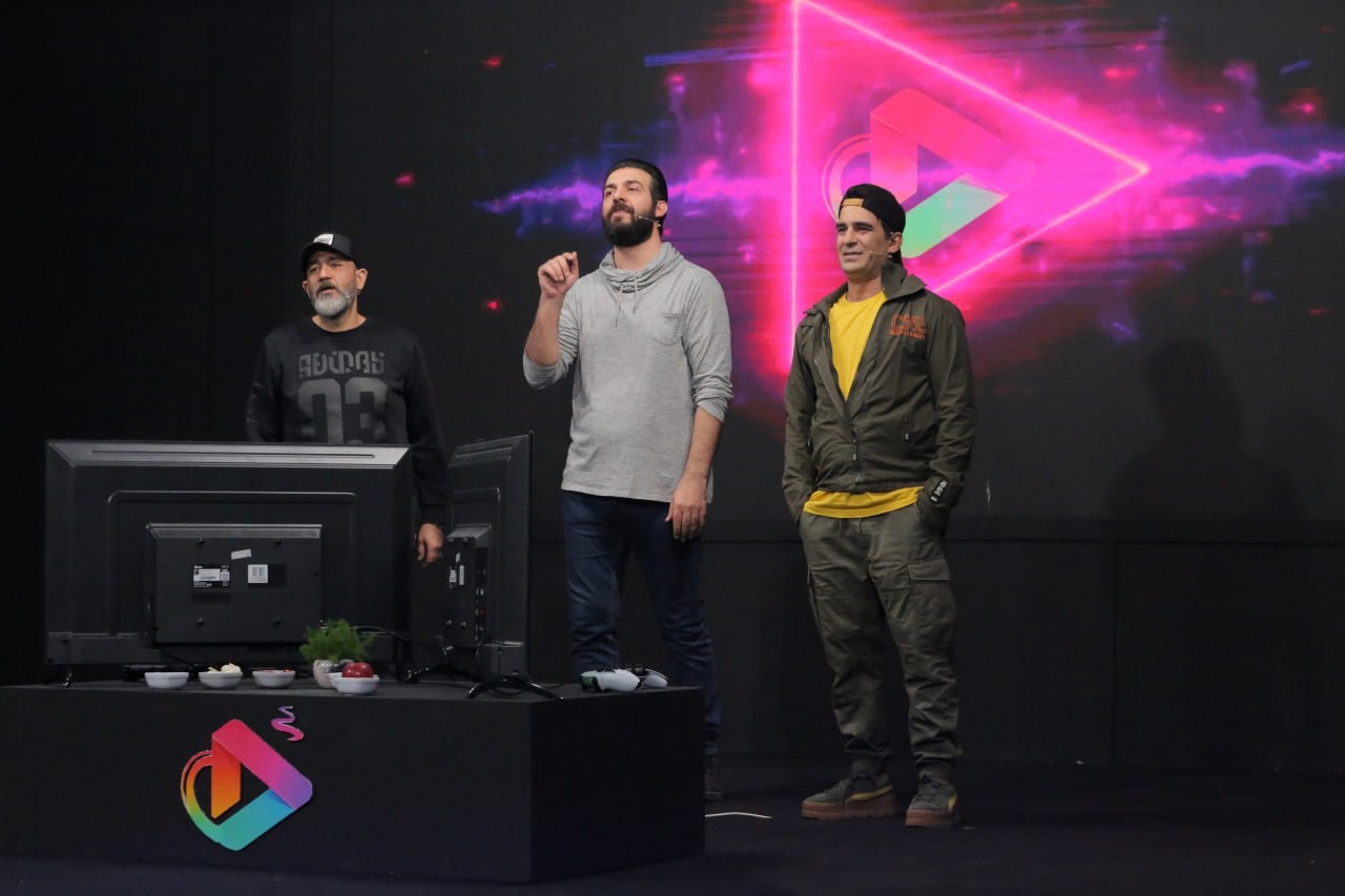  برنامه تلویزیونی کافه بازی به کارگردانی ماجد بازرگان