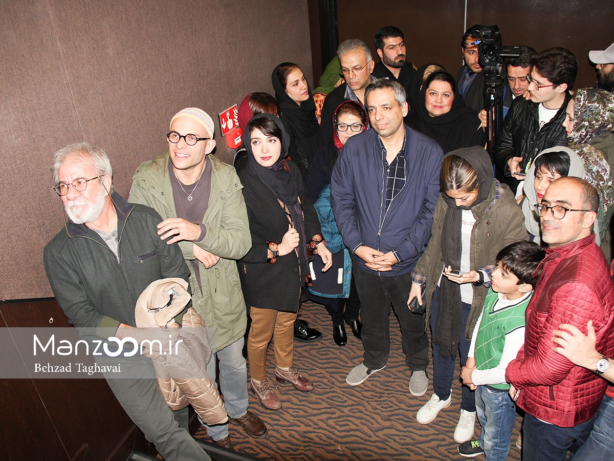 مینا ساداتی در اکران افتتاحیه فیلم سینمایی لاک‌ قرمز به همراه بابک حمیدیان و مسعود کرامتی