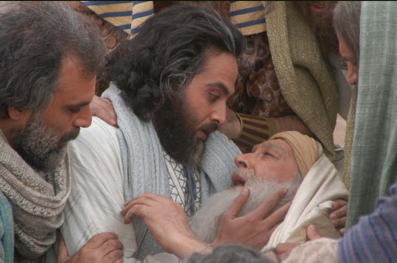 مصطفی زمانی در صحنه سریال تلویزیونی یوسف پیامبر به همراه محمود‌ پاک‌نیت