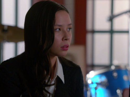 Malese Jow در صحنه سریال تلویزیونی کستل