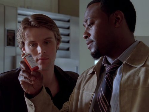 Jesse Spencer در صحنه سریال تلویزیونی دکتر هاوس به همراه عمر اپس