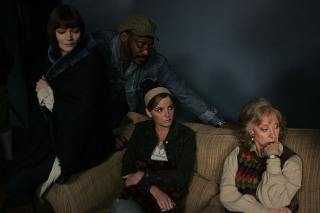 Annika Peterson در صحنه فیلم سینمایی مردی از زمین به همراه Alexis Thorpe، Ellen Crawford و Tony Todd