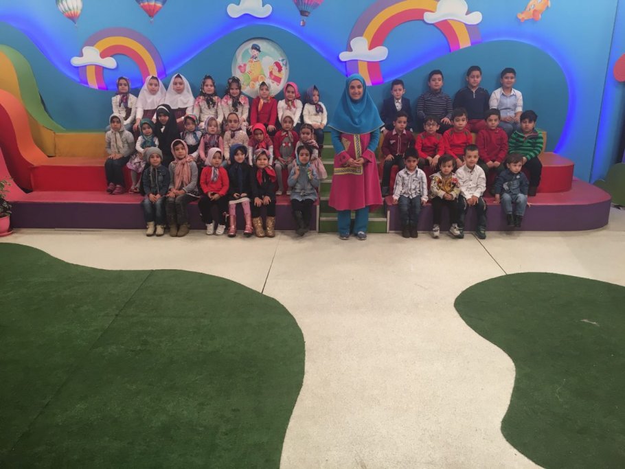  برنامه تلویزیونی رنگین کمان به کارگردانی ندارد